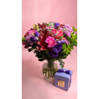Bright bouquet + chocolate