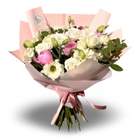 Bouquet with peonies and lisianthus